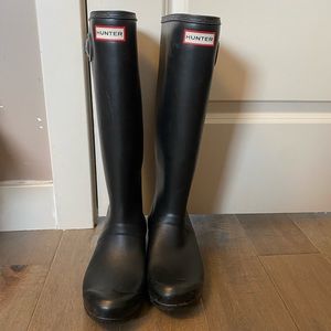 Tall hunter boots